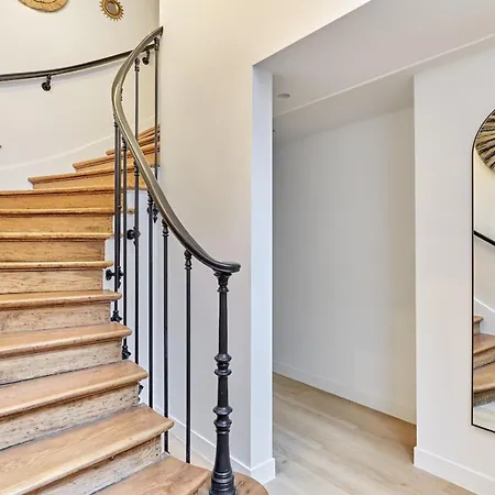 Superb Ac Center Bourse Place
