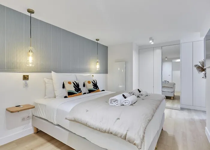 Superb Ac Center Bourse Place Apartmán *