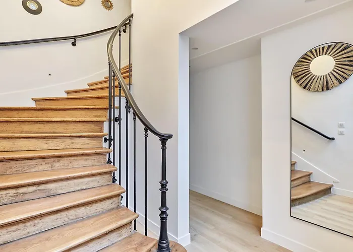 Superb Ac Center Bourse Place