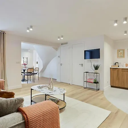 Superb Ac Center Bourse Place Apartment