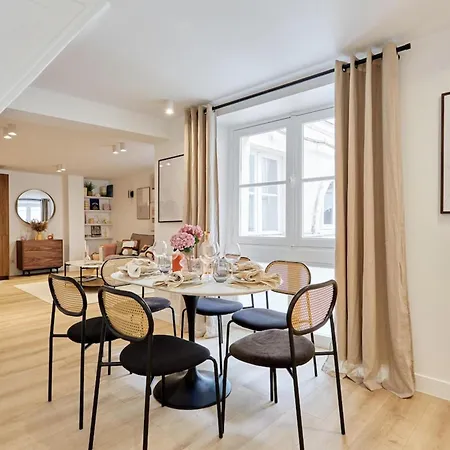 Superb Ac Center Bourse Place Apartment