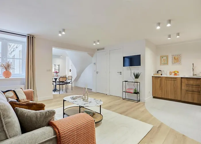 Superb Ac Center Bourse Place Apartment